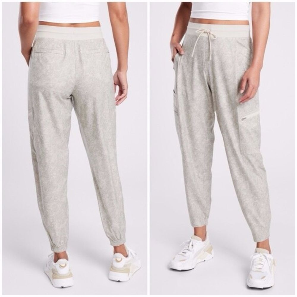 ATHLETA Venture Printed Pant Size 6 Snakeskin Jogger Travel Activewear